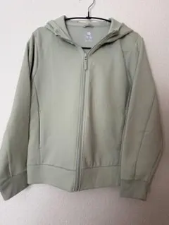 ユニクロ　ライトグリーン　長袖パーカー　150 秋冬