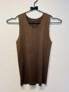 PLEATS PLEASE タンクトップ ブラウンのサムネイル