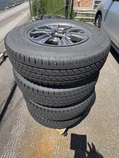 タカノリ様専用トヨタハイエース用スタッドレス 1本の出品です。４本出品していますのサムネイル