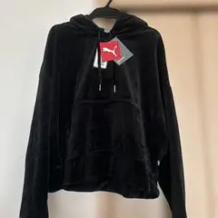 新品 PUMA ブラック パーカー