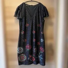 Desigual デシグアル 花柄 レースワンピース 半袖 黒 42のサムネイル