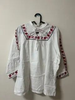 刺繍入りホワイトシャツ Mサイズ