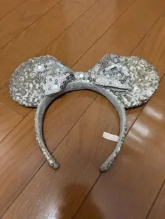 ディズニー カチューシャ　ミニーシルバー