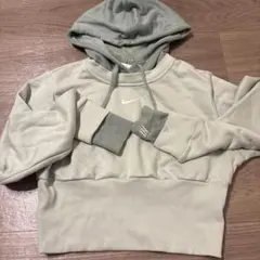 Nike フード付きクロップドパーカー M