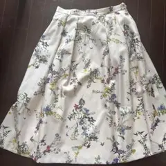 ローズティアラ花柄 フレアスカート ホワイトのサムネイル