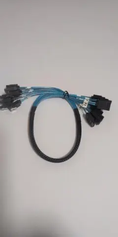 SAS SATAケーブル6Gbps 50cm 抜け防止ラッチ付き コネクタ8個