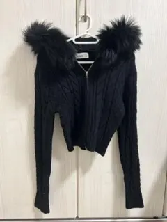 【今だけ値下げ】黒ファー付きy2kケーブルニットパーカー