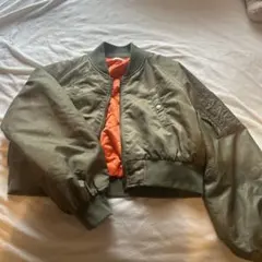 ショート丈のMA１