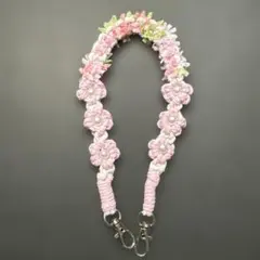 お花モチーフハンドストラップ　ライトピンク×ホワイト