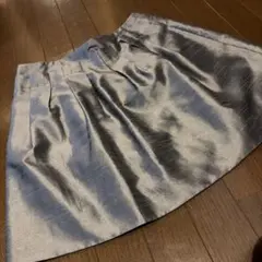 本日お値下げしました 未使用ミニ丈スカート・グレー光沢素材