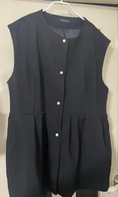 大きいサイズ　パールボタン　ジレ　3L 黒　美品　ベスト