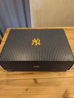 KITH x Clarks x Yankees Wallabeeのサムネイル