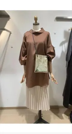 ドロワットロートレアモン⭐️ブラウン系 ハイネック バルーンスリーブシャツのサムネイル