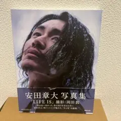 ＬＩＦＥ　ＩＳ　安田章大　写真集 岡田敦／撮影