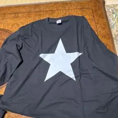 黒の星形プリント長袖カットソー