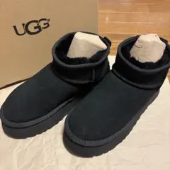 UGG クラシック ウルトラミニ プラットフォーム ムートンブーツ 黒 厚底のサムネイル