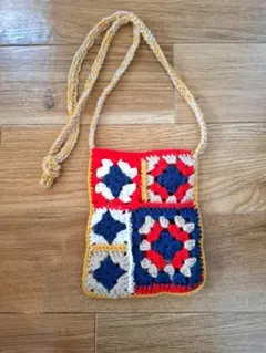 【グラニースクエアスマホショルダーバッグ