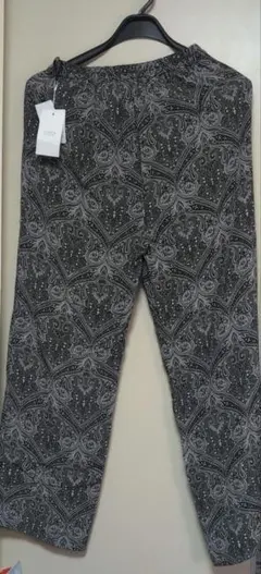 新品タグ付き】LOWRYS FARM ペイズリー柄 イージーパンツ