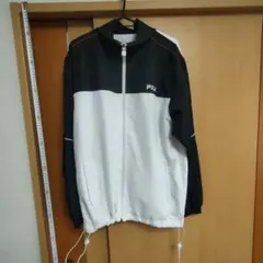 FILA フィラ ナイロンジャケット Lサイズ 白黒 バイカラー 刺繍ロゴのサムネイル