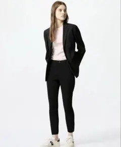 新品未使用　UNIQLO ウルトラストレッチクロップドレギンスパンツ　ブラック