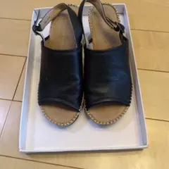 パンチングレザー バックストラップサンダル ブラック 23.5cmのサムネイル