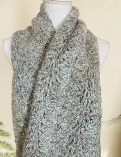 # ハンドメイド風　かぎ針編みの幅広マフラー