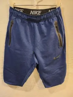 Nike 青 ショートパンツ ジッパーポケット付き