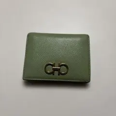Salvatore Ferragamoの二つ折り財布のサムネイル
