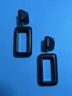 ジオメトリックブラックイヤリングのサムネイル
