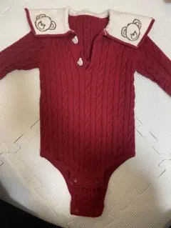 赤いニットロンパース