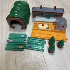 プラレール 情景パーツ まとめ売り 駅舎 トンネル 線路 ※動作不良あり