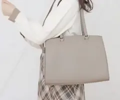 【新品未使用タグ付き】スクエアトートバッグ　グレージュ