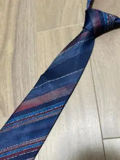 美品 銀座田屋 TAYA ネクタイ シルク100% ストライプ 織柄 ネイビー紺のサムネイル