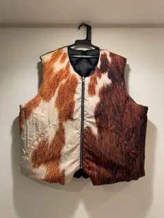 美品 stussy ダウンベスト リバーシブル ステューシー 黒 転写 牛柄