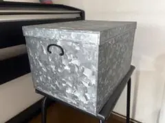 ブリキ　収納ボックス•ケース