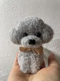 ハンドメイド毛糸ぽんぽんトイプードルシルバーグレーカフェオレリボン愛犬置物