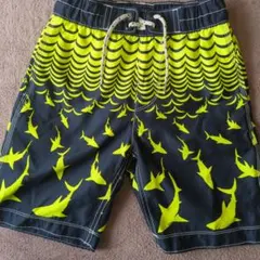GapKids サメ柄 サーフパンツ 5 (6-7)Sサイズ