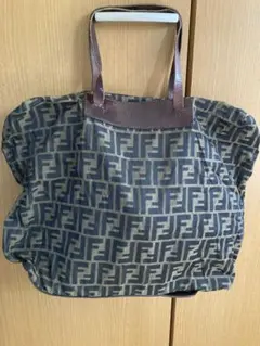 【夏休みセール】FENDI ☆ズツカ柄☆ナイロンショルダーバッグのサムネイル