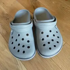 Crocs クロックス サンダル グレー キッズ　J3