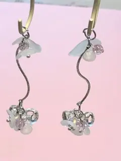 ロング　ホワイトフラワーピアス＊イヤリング