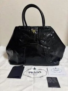 【プラダ】PRADA リボン パテントレザー　エナメル シワ加工　トートバッグのサムネイル