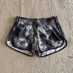 新品未使用　adidas インナー付きランニングパンツ　レディース　L