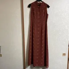 赤い花柄ノースリーブロングワンピース