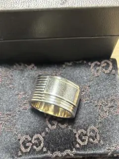GUCCI シルバーリング ストライプデザイン