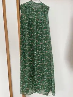 緑花柄ワンピースのサムネイル