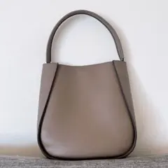 アダムエロペ　ショルダーバッグ　グレージュのサムネイル