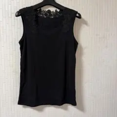 真っ黒の襟元前後に豪華刺繍レースの付いたタンクトップ (新品未使用品)