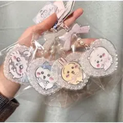 【新品】ちいかわ アクリルキーホルダー レースデザイン リボン・パール付き