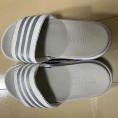 adidas スライドサンダル ホワイト/グレーのサムネイル