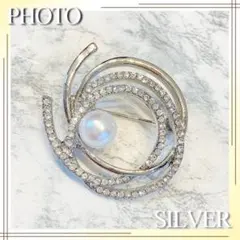 ブローチ パール ラインストーン スパイラル シルバーコサージュ 卒業 入学